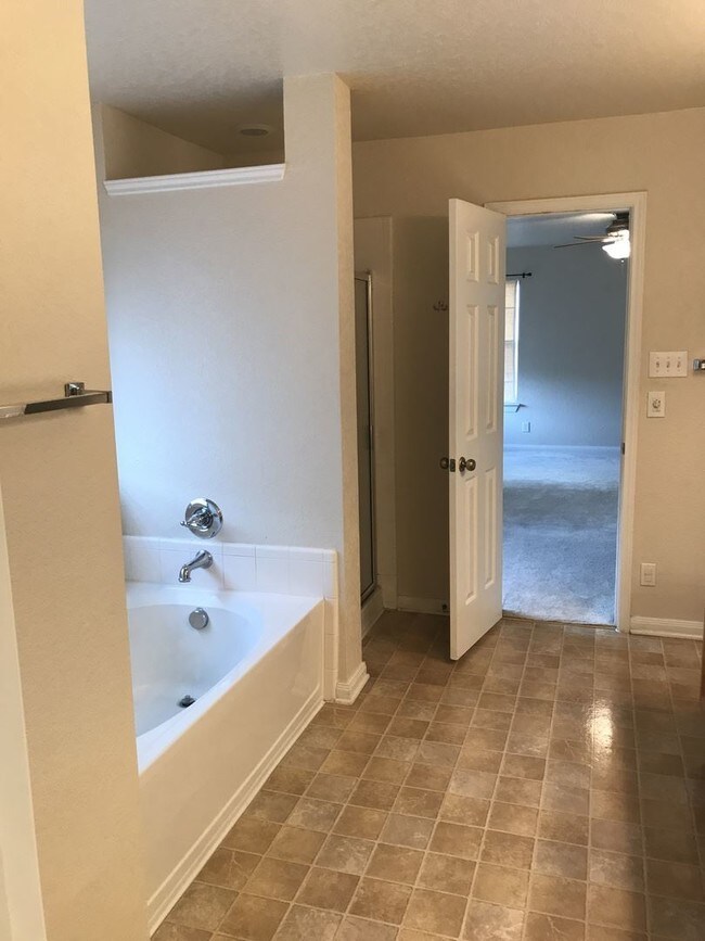 Building Photo - 211 Verde Oak