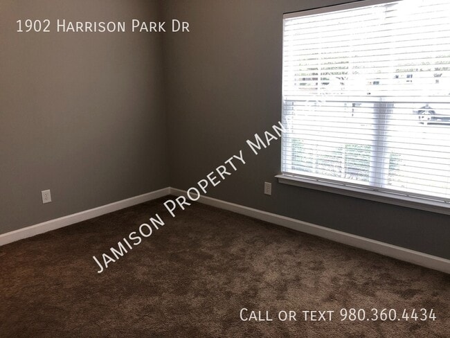 Building Photo - 1902 Harrison Park Dr