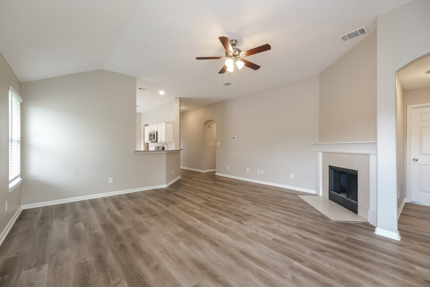 Building Photo - 200 N Crossing Trail