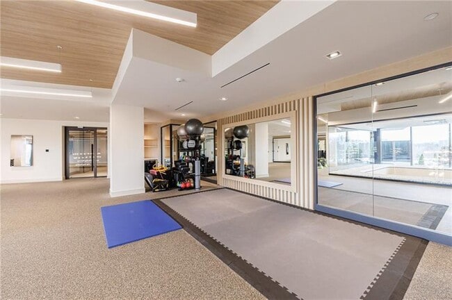 Building Photo - 2425 Peachtree Rd NE