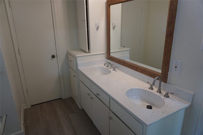 Building Photo - 1913 Normal Park Dr