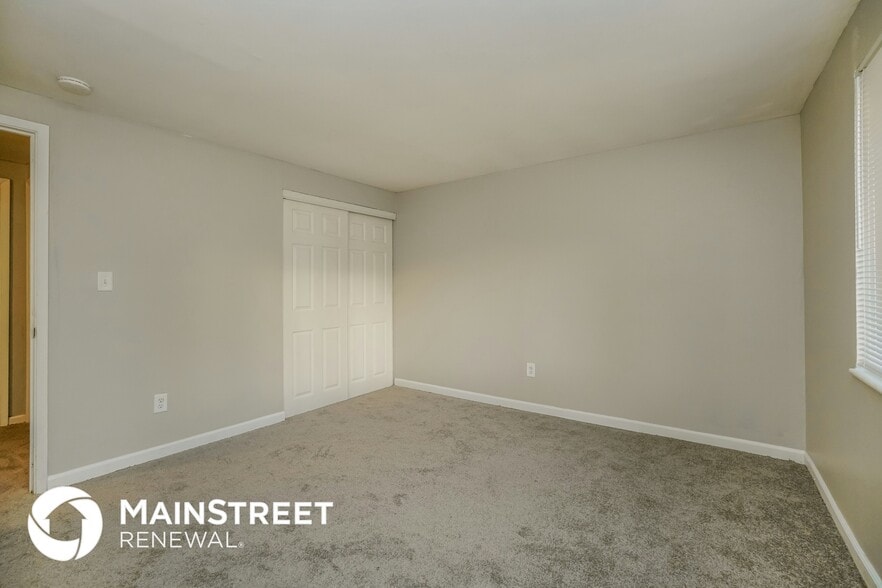 Building Photo - 2258 Majestic Dr W