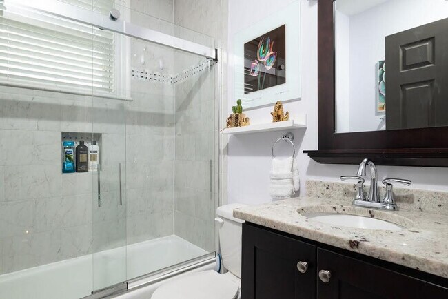 Building Photo - 7 Summit Ave