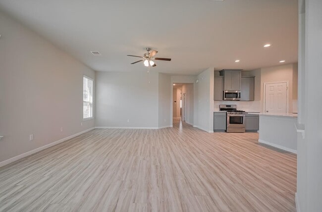 Building Photo - 101 Eliana Shores Dr