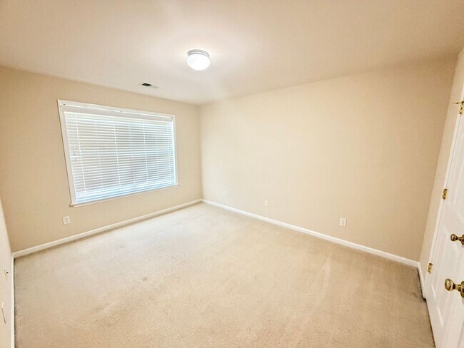 Building Photo - Move In Ready: Spacious Home in South Charlotte!