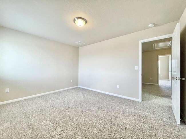 Building Photo - 415 Crater Lake Dr