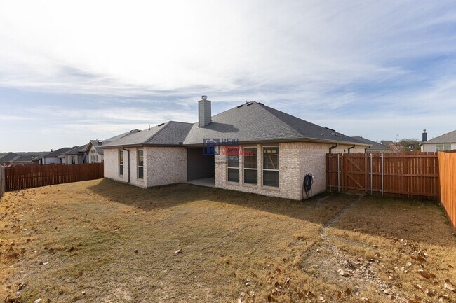 Building Photo - Spacious Glen Rose Home with Open Floorplan & Office Space