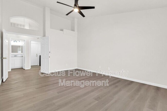 Building Photo - 1132 E Harbor View Dr