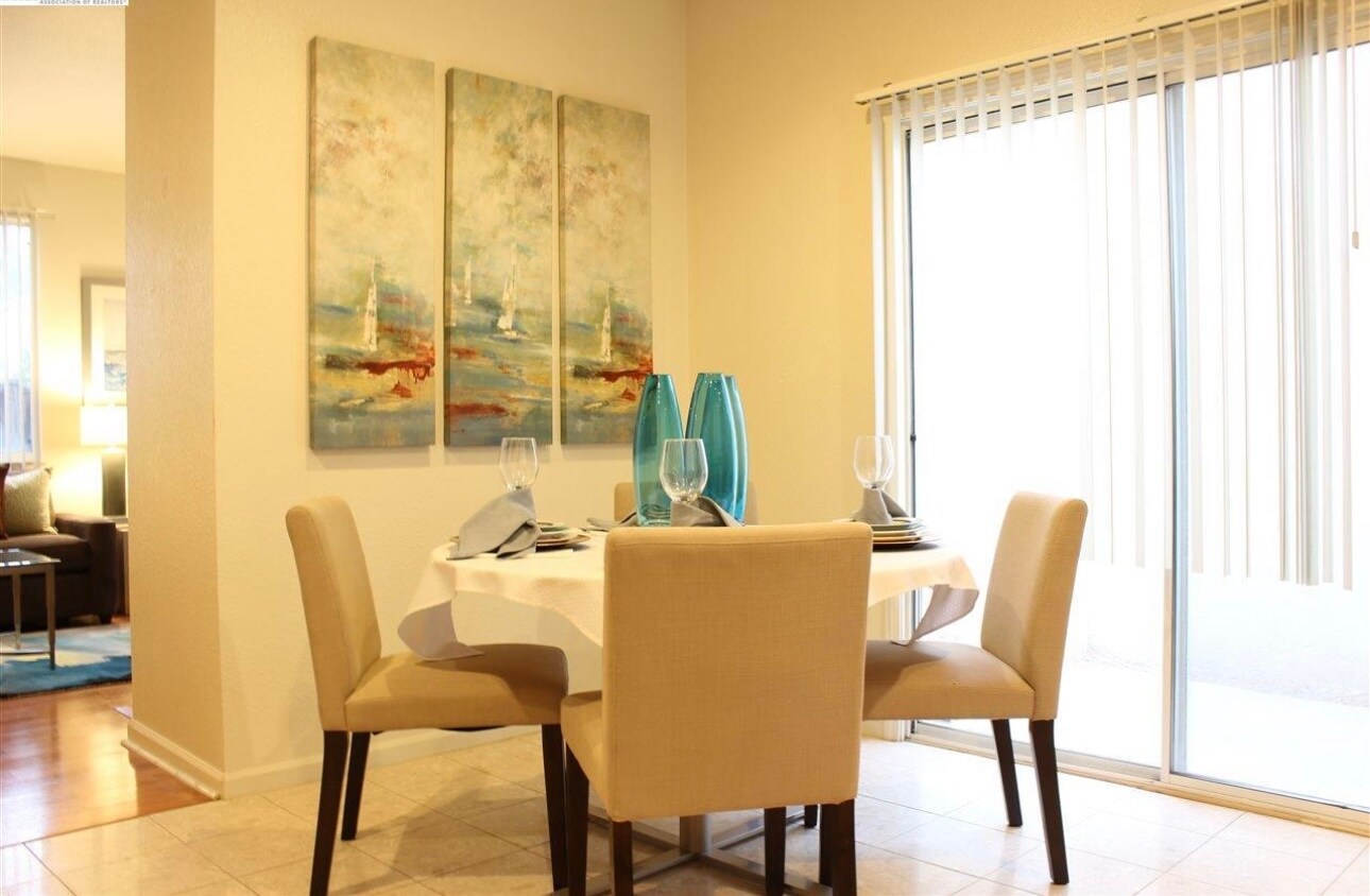 Dinning Area - 2213 Wigeon Ct
