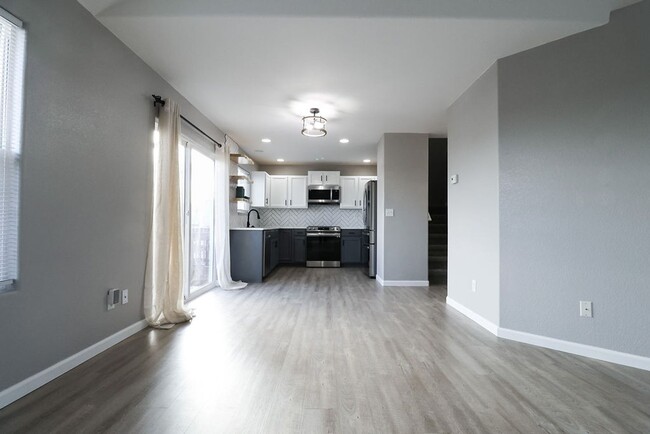 Building Photo - Beautifully Renovated Town home in Eaton.