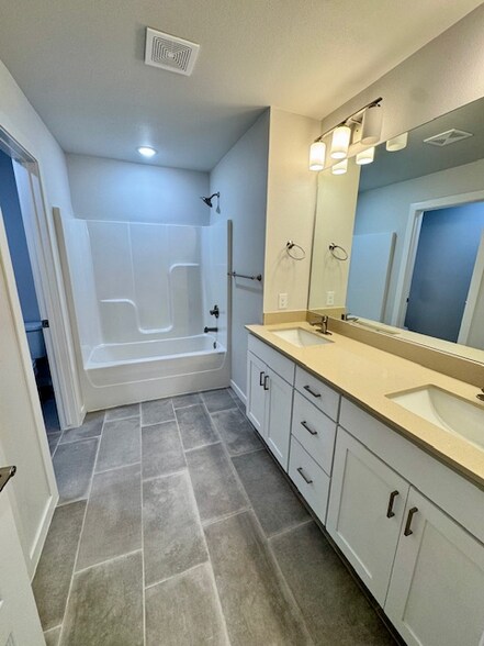 Building Photo - 3909 SW Pecan Cir