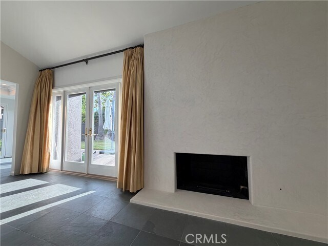 Building Photo - 15999 Via De Las Palmas