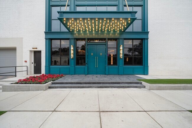 Building Photo - 2323 San Felipe St