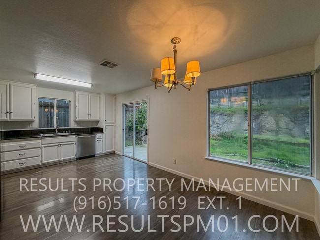 Building Photo - Beautiful Rocklin Light and bright Home!