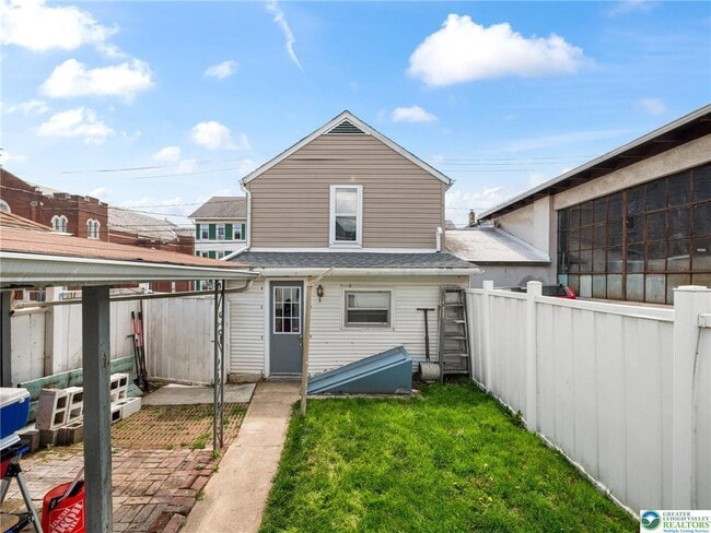 Building Photo - 115 2nd St