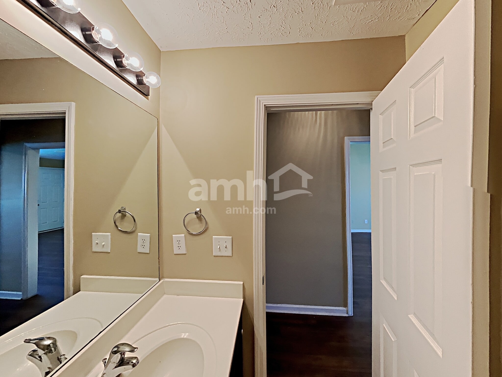 Building Photo - 1375 E Nir Shreibman