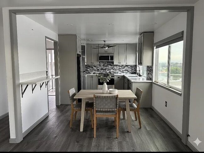 Building Photo - 3081 Birmingham Dr