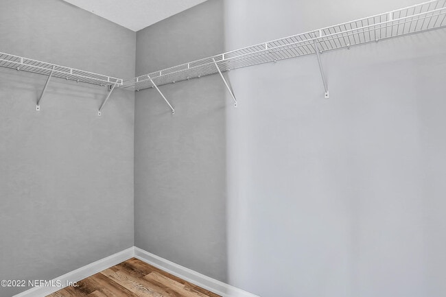 Building Photo - 822 Black Cherry Dr S