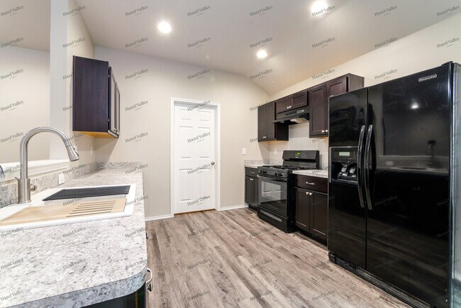Building Photo - 9900 Jackrabbit Rd