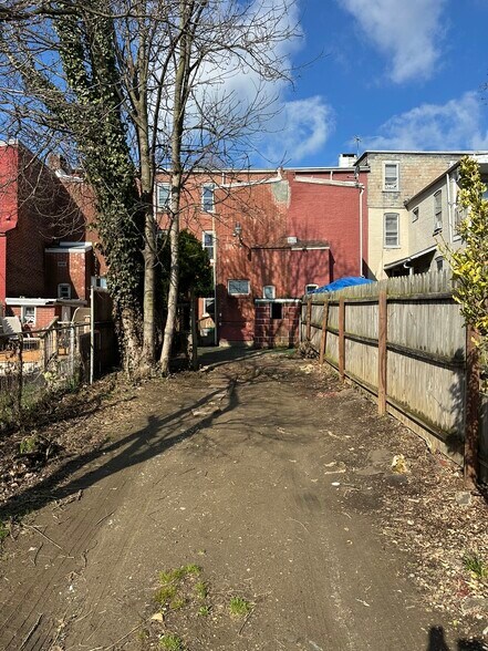 Building Photo - 139 Coral St