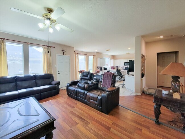 Building Photo - 8002 Weeping Willow Pl