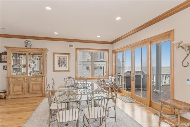 Building Photo - 672 Dune Rd