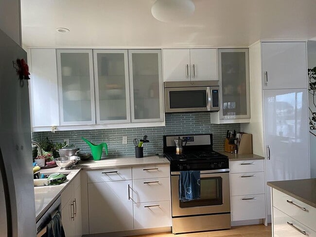 Building Photo - "Charming 4-Bedroom Home with 2 Baths in the Heart of San Francisco!"