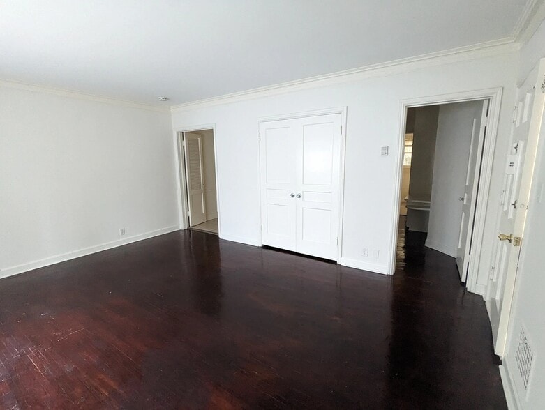 Building Photo - 346 N Palm Dr