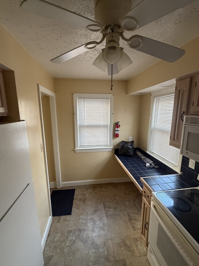 Building Photo - 4177 Ellison Rd