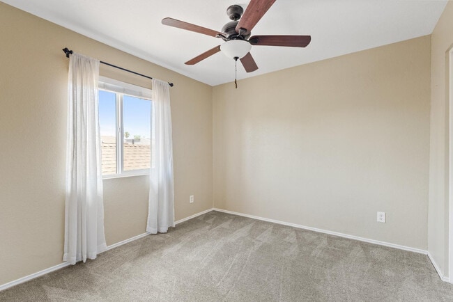 Building Photo - 2232 W Lindner Ave