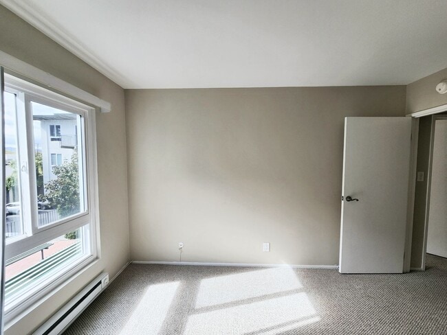 Building Photo - Woodlake two bed, 2 bath