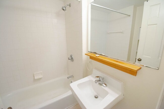 Building Photo - 802 2nd St NW