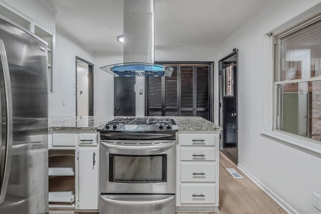 Building Photo - Furnished for lease!