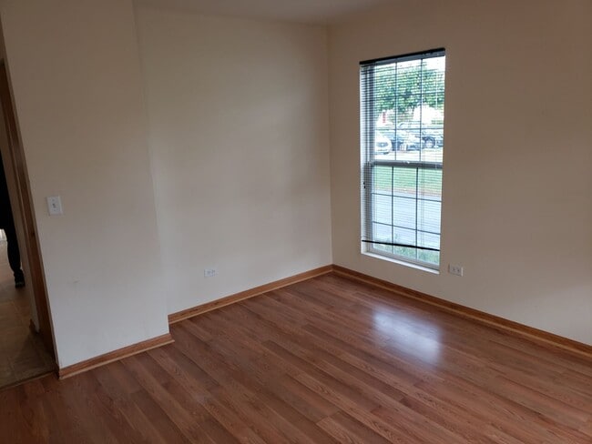 Building Photo - Updated 3 bd 2.5 ba updated home