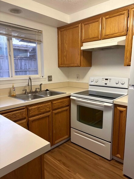 Building Photo - 5092 Skyline Village Loop S