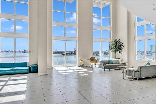 Building Photo - 1900 N Bayshore Dr