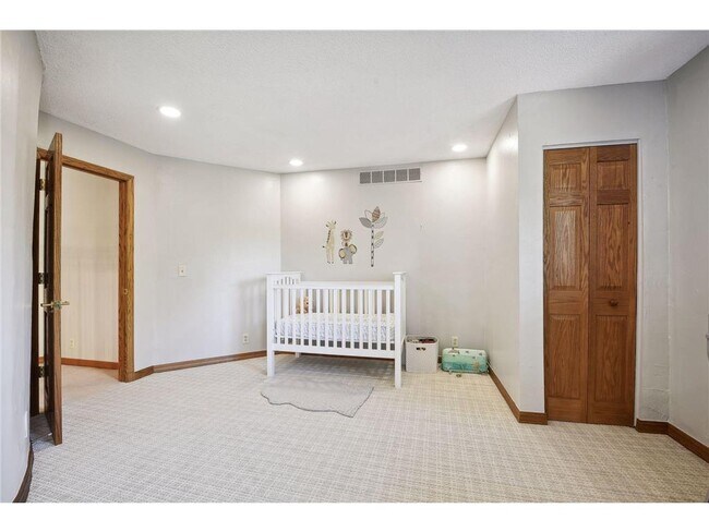 Building Photo - 10481 Bluff Rd