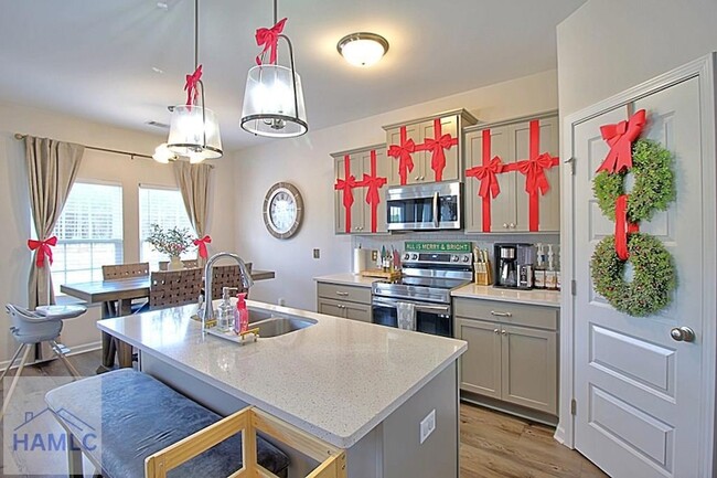 Building Photo - 1560 Arnall Dr