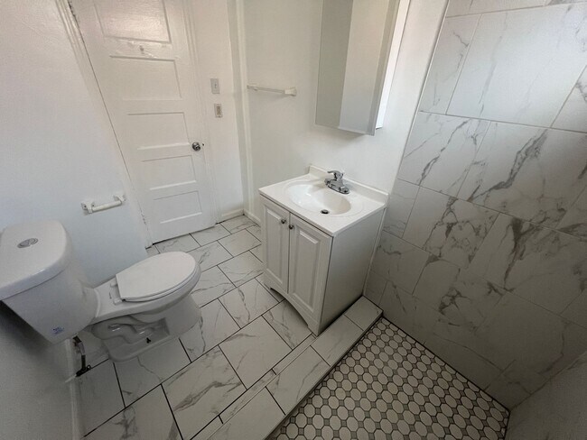 Building Photo - 5223 De Longpre Ave