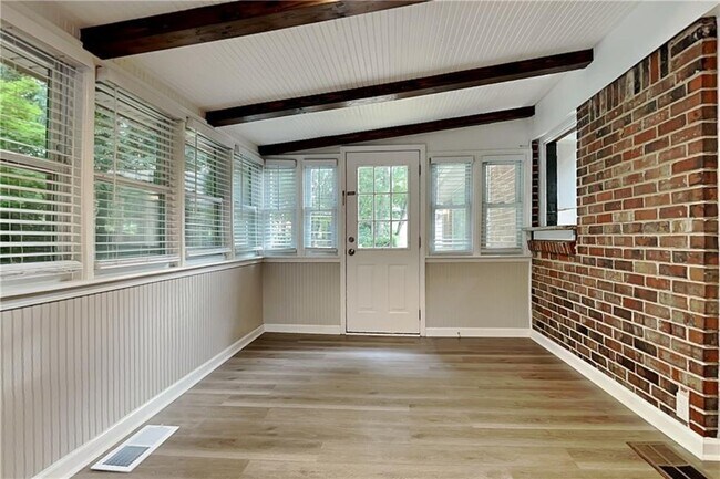 Building Photo - 2755 Hickory Cir