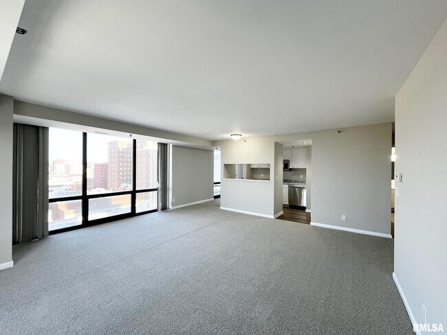 Building Photo - 125 SW Jefferson Ave