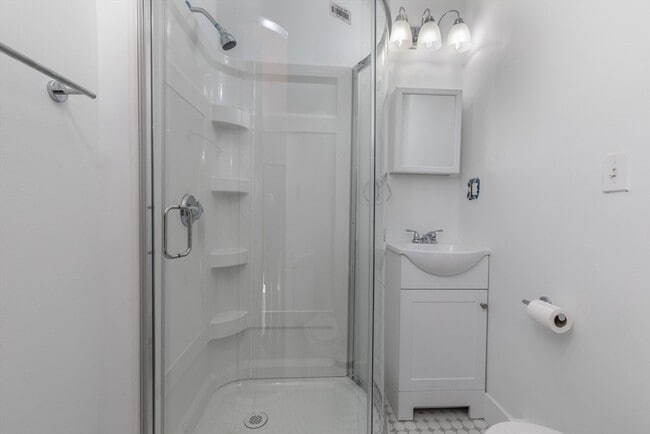 Building Photo - 75 Chandler St