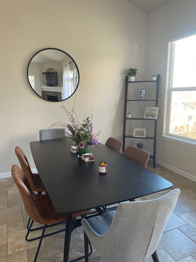 Building Photo - 2100 N Humboldt St