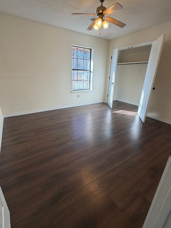 Building Photo - $2,000 Move In Special
