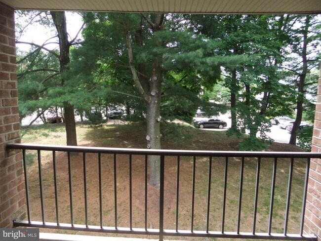 Building Photo - 1650 Oakwood Dr