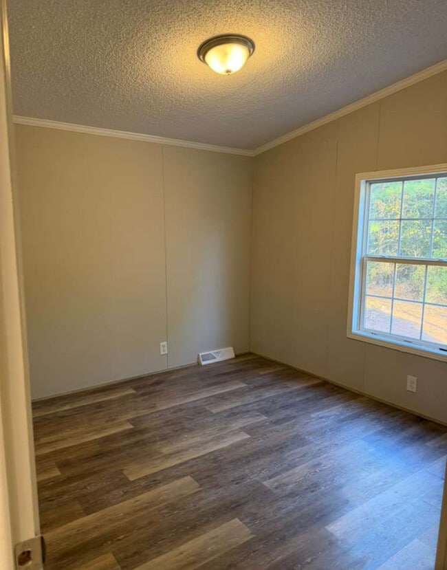 Building Photo - 379 Brookside Dr