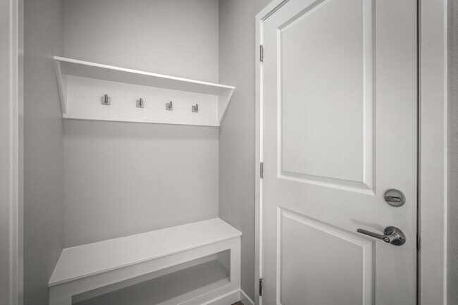 Building Photo - 6335 Laud Pt