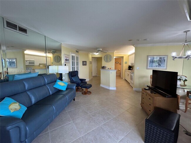 Building Photo - 720 S Collier Blvd