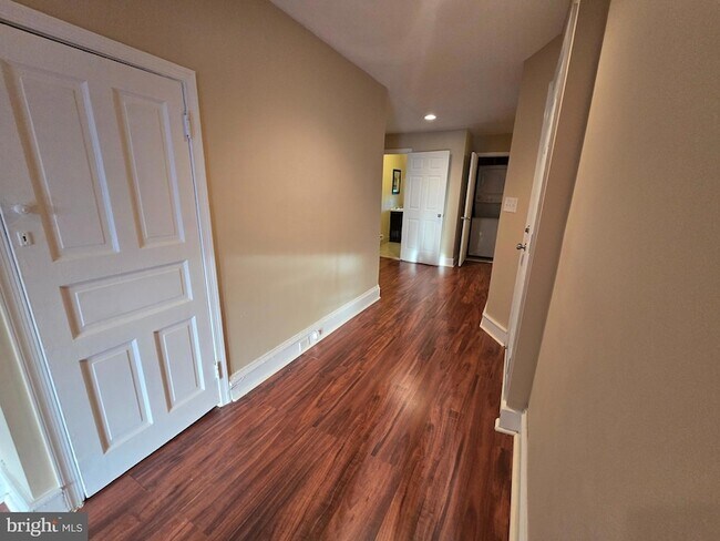 Building Photo - 133 E Mt Airy Ave