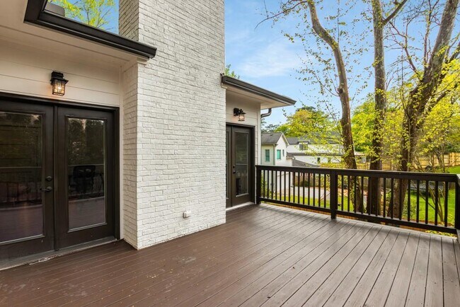 Building Photo - 782 Piedmont Way NE